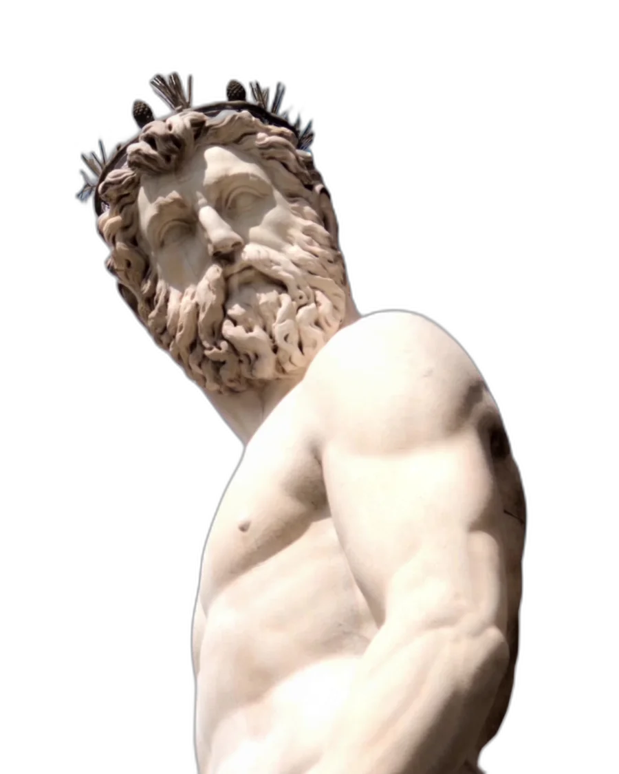Griechische Statue — die Wolken ziehen dahinter vorbei